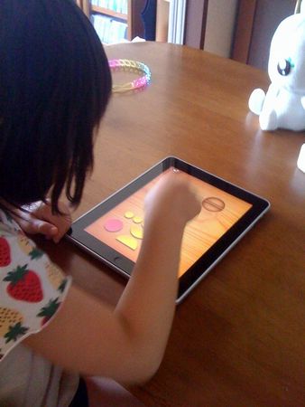 iPadは、ダイニングテーブルが似合う