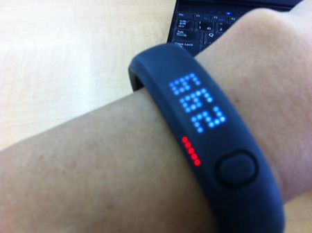 Nike+が提案する、デジタル万歩計腕輪の意のままになる我。